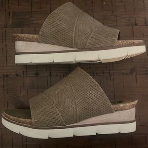 NWOT Natural Reflections Wedges